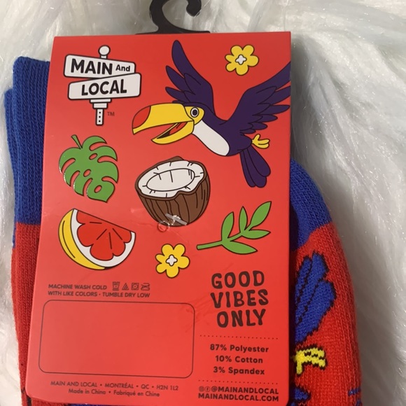 Main and Local TOUCAN Play That Game One Pair Unisex Novelty Crew Socks - Picture 3 of 7